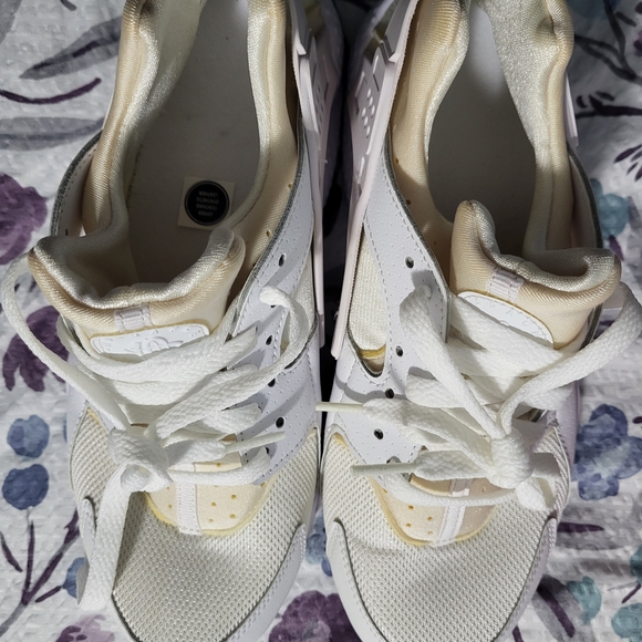 Nike Hurache Run Girls Sneaker, NEW w/Box, Youth Size 6.5, White Pure Platinum